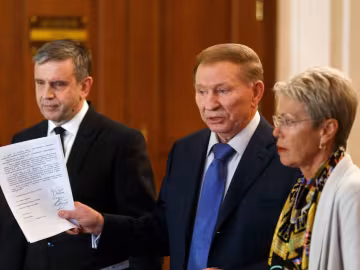 Київ терміново викликає ватажків бойовиків на відеоконференцію