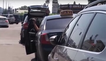 Озброєні люди відкрили полювання на водіїв в Одесі, відео: "за повернення авто вимагають..."
