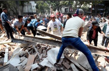 Взрывающиеся дома и сотни похороненных заживо: новые ужасные кадры с Мексики (фото, видео)