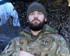 "Більше потрібен на фронті": українець все життя мріяв вчити дітей, але Донбас змусив його взяти в руки автомат