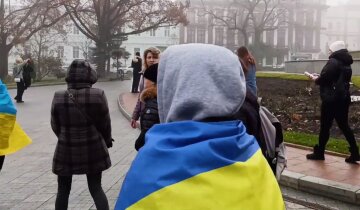 "Немає наміру здаватися": в Одесі родичі військових вийшли на мітинг, що вимагають
