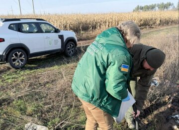 Экологическая катастрофа под Житомиром: инспекторы обнаружили гигантскую стихийную свалку площадью более 1000 "квадратов"