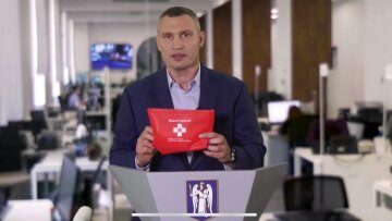 Мэр Кличко: Киевляне социальных категорий получат защитные наборы и памятки по профилактике COVID-19
