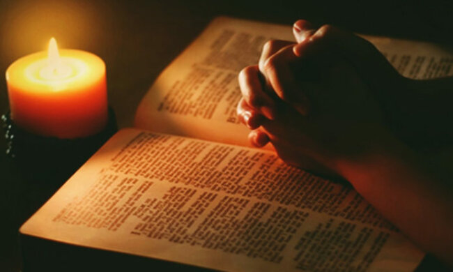 bible-candle-praying-hands-840×415