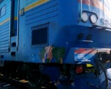 Поїзд перетворив авто з українцями на купу металу, з'явилися кадри з місця: "Цапом-відбувайлом зроблять..."