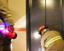 В новострое Одессы сорвался лифт, внутри мужчина с маленьким ребенком: что известно