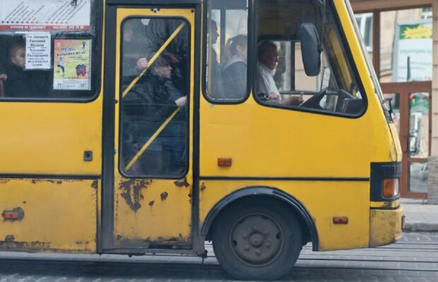 Фото в маршрутке с людьми