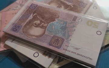 Грошова допомога для пенсіонерів в Полтавській області