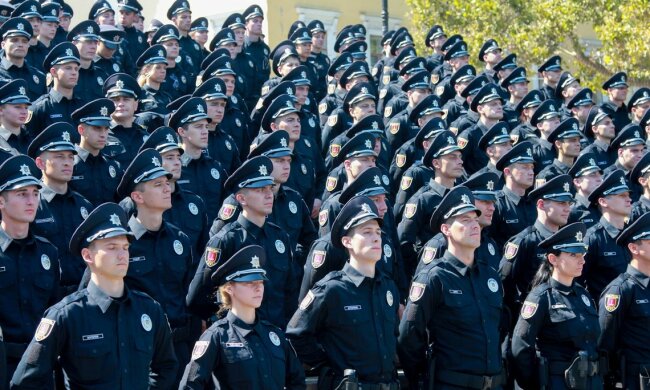 Київських дільничних переодягли в японську форму