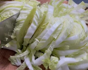 Салат из пекинской капусты и филе: сверхбыстрый рецепт, который точно оценят все