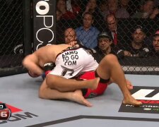 В UFC показали дебют Хабиба, появилась видео: просто «задушил» соперника