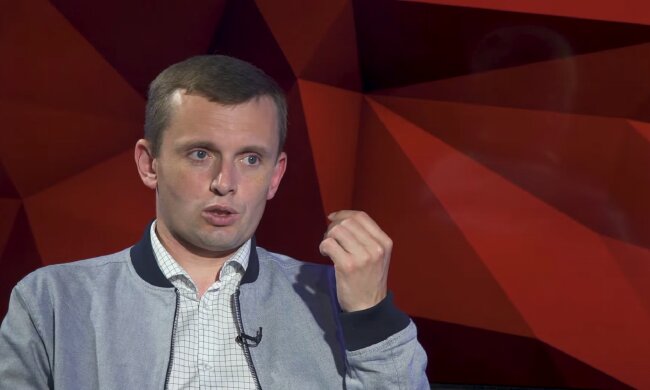 Як тільки в Україні з'являється лідер або президент, який концентрує занадто багато повноважень, йому починає прилітати, - Бортник