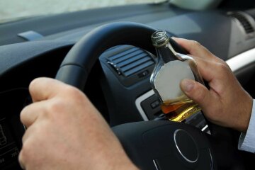 Пьяный водитель устроил ночные гонки во Львове: «Растрощил автомобили и еще…»