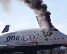 Пассажирский самолет вспыхнул в аэропорту, все в черном дыму, видео: "Сочетание топлива и..."