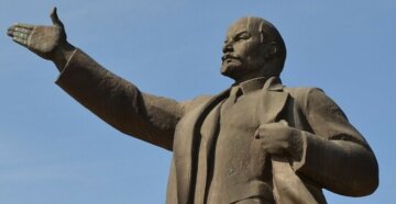 Третья попытка: на Харьковщине хотят продать бронзового Ленина почти за полмиллиона, детали решения