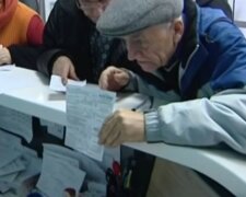 З карт українців почали списувати гроші за борги по комуналці: як перевірити чи є ви в списку