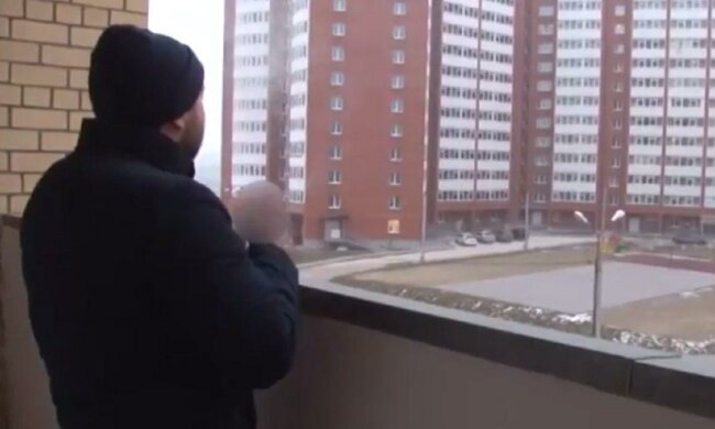 Потрібно штрафувати: кияни вимагають від Кличка заборонити диміти на балконах