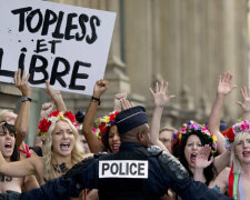 Femen сорвали митинг за семейные ценности в Париже (видео)