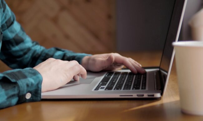 компьютер, программист, айтишник, клавиатура, ноутбук