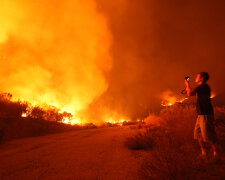 Santa Ana Winds And Hot Conditions Stoke Wildfire In Ventura County?