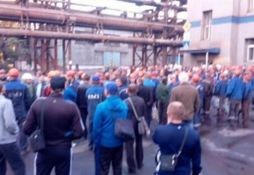 В "ДНР" работников завода довели до отчаяния: "денег нет даже на проезд и еду"