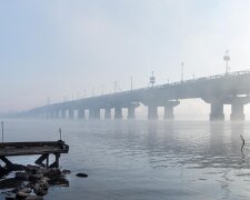 На "втомленому" мосту у Києві прорвало трубу з окропом: відео НП