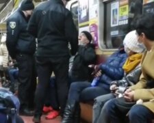 "Є правила": харків'яни ополчилися проти порушників у метро, довелося зупиняти метро