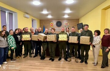 Колектив Екоінспекції Полісся передав вітання та подарунки колегам на передовій