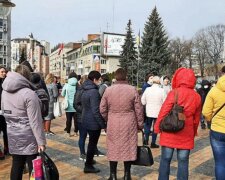 "Почему все работает, а школы закрыты?": украинцы восстали против дистанционного обучения, кадры протеста
