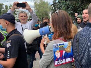 "Прочь из Днепра!": активисты разогнали пророссийский митинг "за мир", кадры