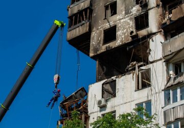 Киевлянина возмутило поведение полиции, врачей и пожарных после взрыва 16-этажки: "Вас никто не спасет"