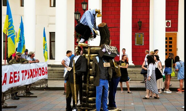 Активисты увековечили мэра Одессы (фото)