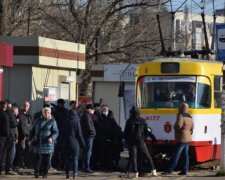 Люди взбунтовались в Одессе, движение перекрыто во многих местах: кадры с места