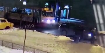 "Ненавиджу водіїв трамваїв": з'явилося відео нападу неадеквата на жінку в Одесі