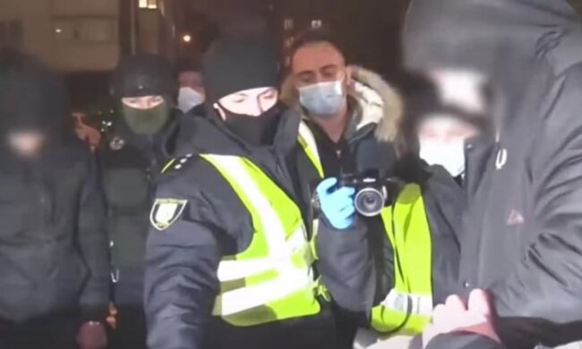 "Віка моя": озброєний ревнивець напав на закохану пару, кадри з місця