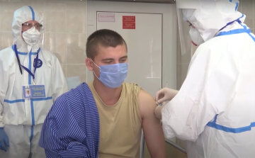 Україна рішуче відмовилася від російської вакцини, в Росії заверещали від злості: "Стали колонією США"
