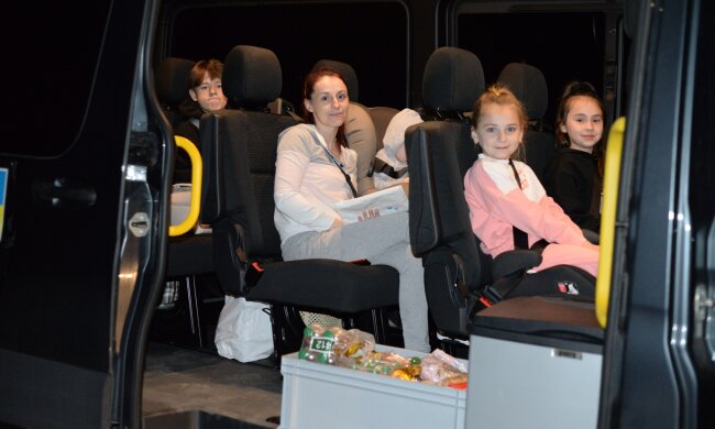 PIN-UP Foundation помог вывезти за границу украинцев, которые из-за войны потеряли дома