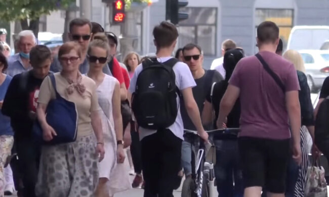 За деньгами украинцев будут жестко следить, проверят дома, машины и подарки: кто под ударом