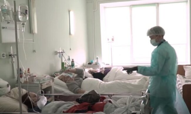 "Бабусю відправили додому шукати гроші": родичі пацієнтів розповіли про хаос у лікарнях Одеси