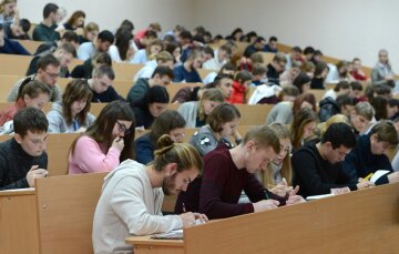 Студентів терміново виселяють їх гуртожитків в Одесі: "день на збори"