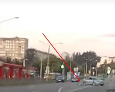 У Харкові з рухомої машини випав пасажир, відео: "відчинилися двері"