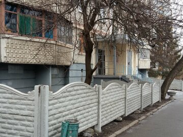 В харьковских дворах выросли новые баррикады: "что за колхоз?", эпичные фото