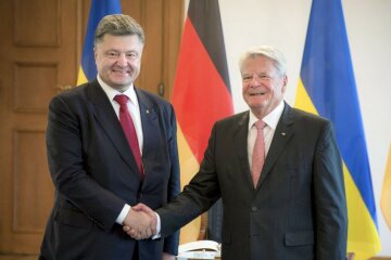 Петр Порошенко и президент Германии Йоахим Гаук УНИАН