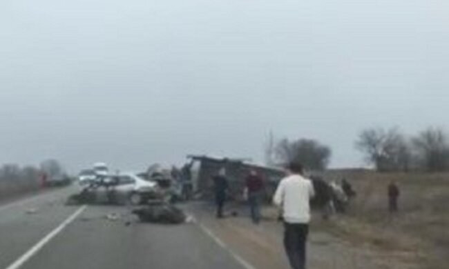 "Хотіла розвернутися назад": масштабна ДТП сталася на одеській трасі, кадри трагедії
