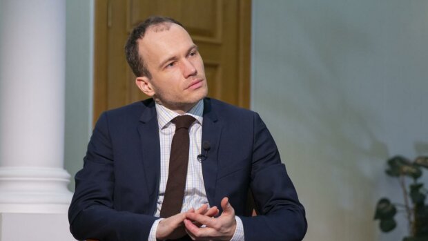 Окружение Зеленского поставило президента на растяжку, названы имена: "им терять нечего"