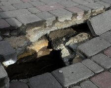 Одесситы рискуют провалится под землю в центре города: возмутительные кадры