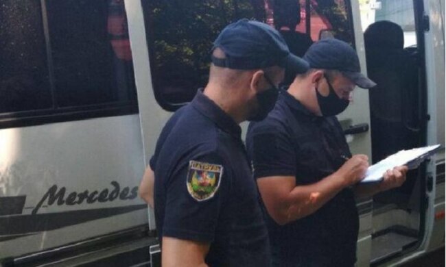 Поліція, авто, люди