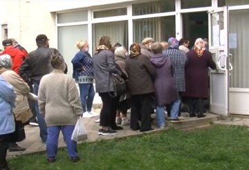 Денежная помощь для пенсионеров в Днепропетровской области