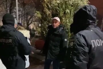 В Одессе продавец бросился с ножом на людей, слетелась полиция: "Я хочу ясности и правды"