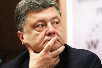 Українські реалії: у разі військового перевороту Порошенко стане беззахисним